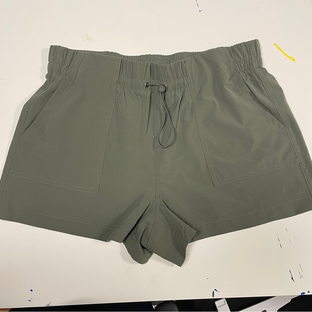 Avia Women's Cargo Shorts in Olive